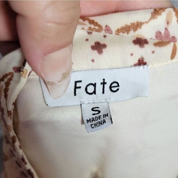 Fate Button Up blouse tan/cream Long Sleeve Sz Small - Picture 11 of 11